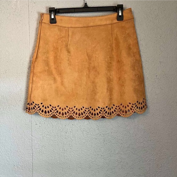 L Love Medium Skirt with Euler Cutout Details - Picture 3 of 6